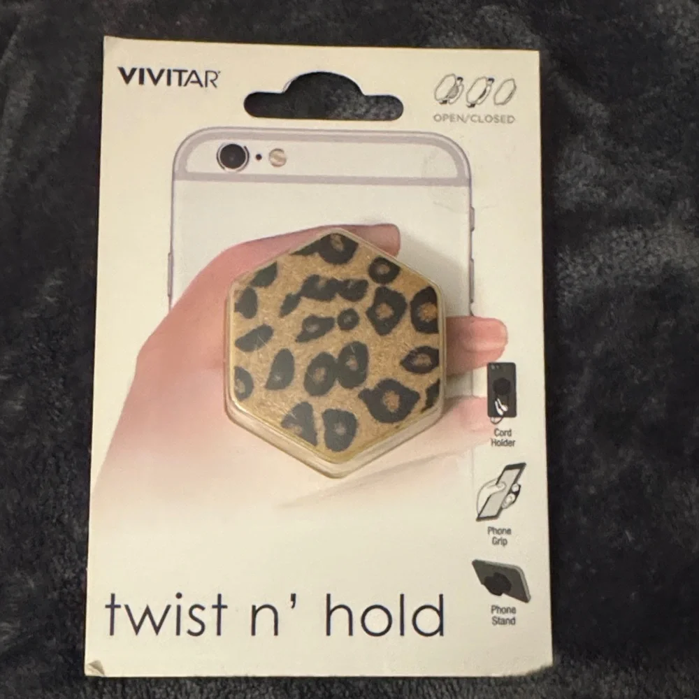 🏷️CLEARANCE🏷️ Vivitar Twist n' Hold Phone Grip - Leopard Print